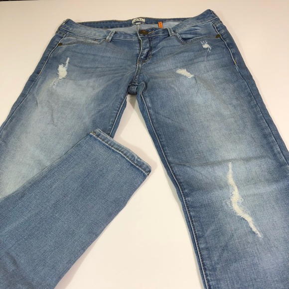 Sneak Peek Low Rise Skinny Jeans Size 9 - Picture 3 of 8
